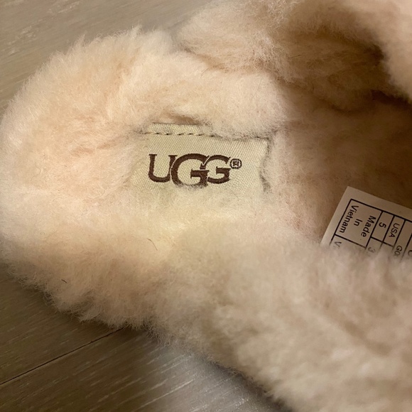 UGG women's suede slipper with plush lining, size 5 - Picture 2 of 4